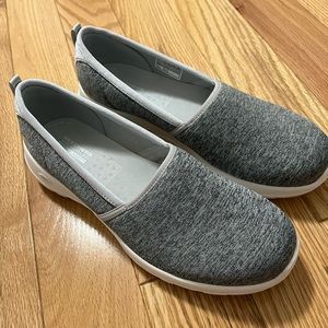 Women’s size 9 brand new Skechers